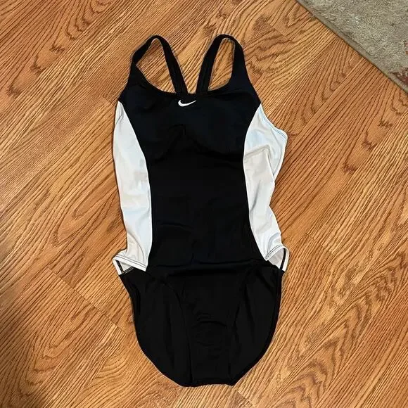 Nike Athletic Racing Swimsuit 1 piece Women’s Size M Black & White NESS9362 Swim - Picture 2 of 9